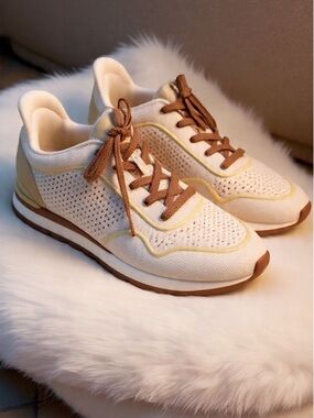 VIVAIA Knit Sneakers White/Brown Size 10.5